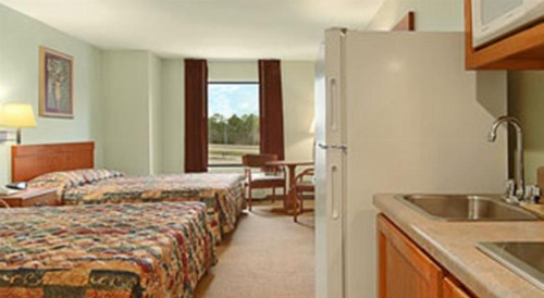 Super 8 Pascagoula image 3